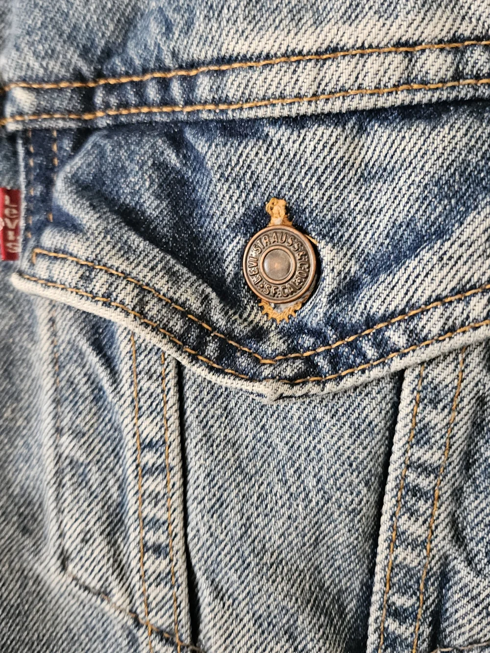 Vintage Levi's Men's S Blue Denim Trucker Jacket. 70507-0389